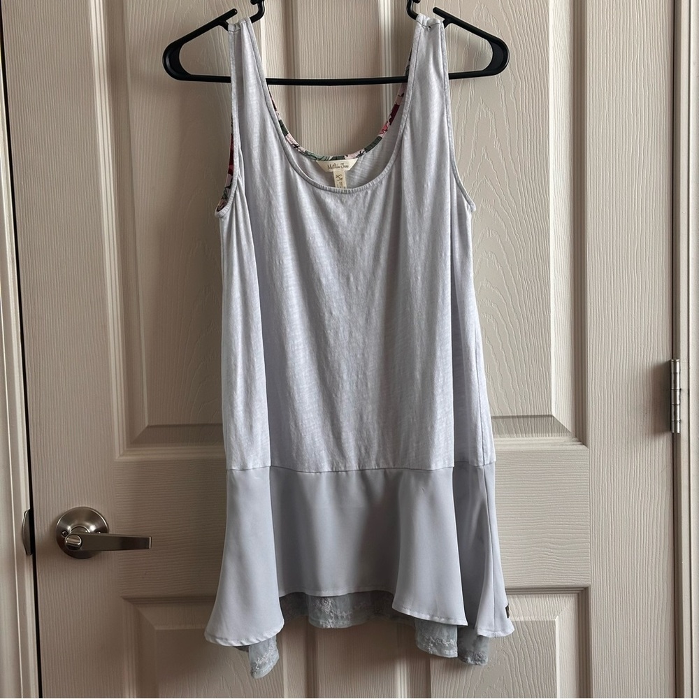 Matilda Jane Light Gray Lace Detail Sleeveless Tunic Top Women’s Size Large